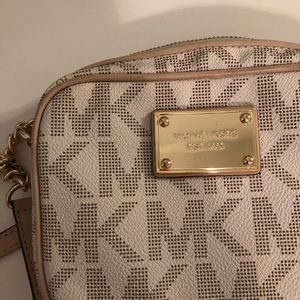 Michael Kors Bags - Michael Kors Jet Set Small Crossbody Michael Kors Bags - Michael Kors Jet Set Small Crossbody